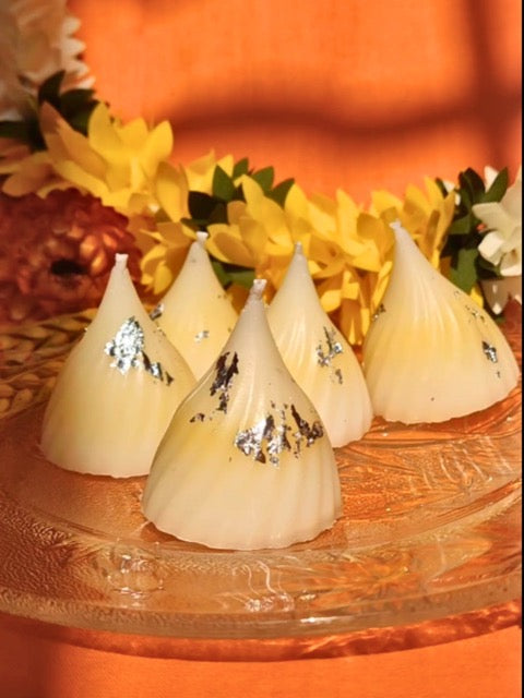 Decorative items on a glass plate with a blurred background