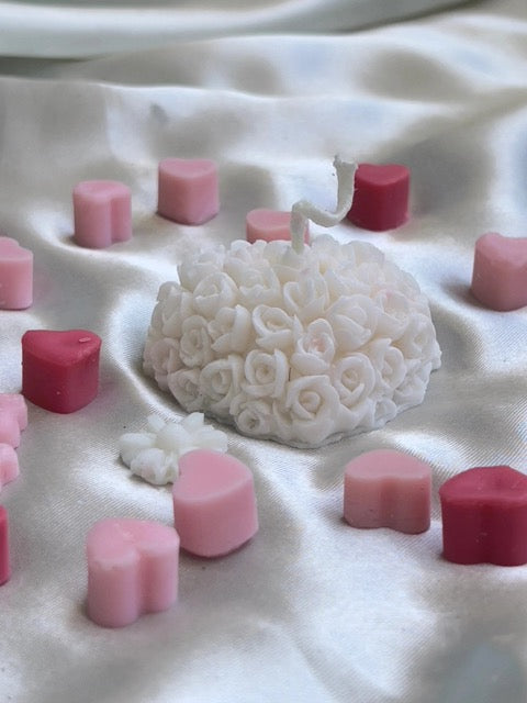 Heart-shaped Mellow Heart candle – detailed with tiny wax flowers, perfect for decor or gifting