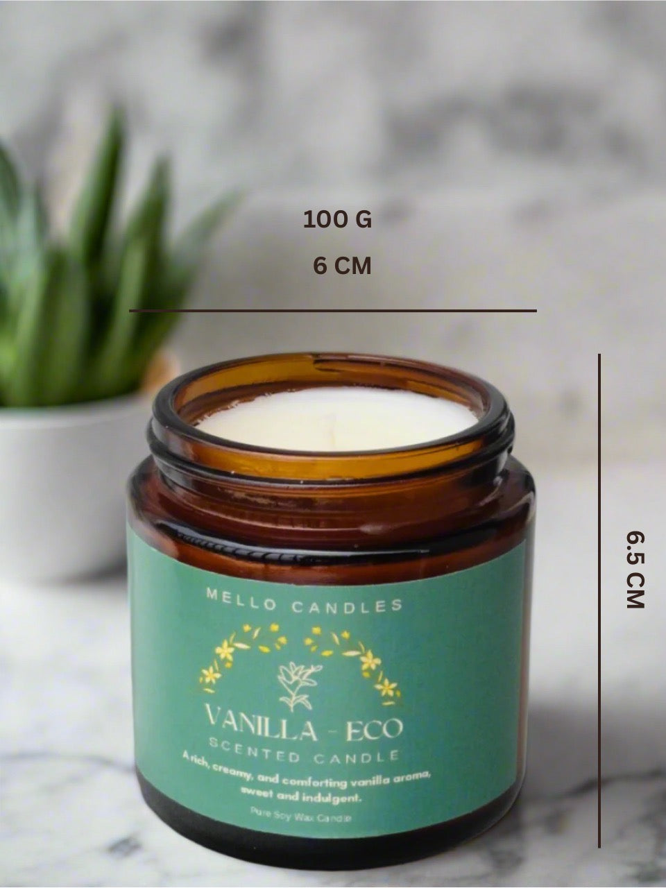 Vanilla scented candle in an amber jar with a green label, shown with measurements on a neutral background.